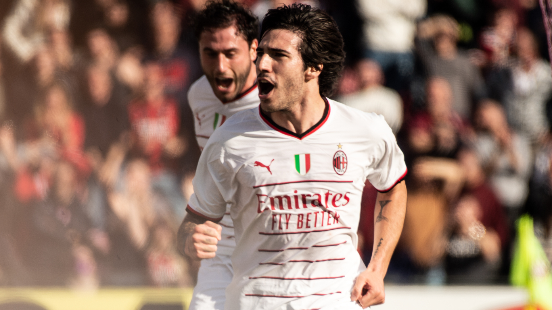 Milan keeps up Napoli pursuit with victory