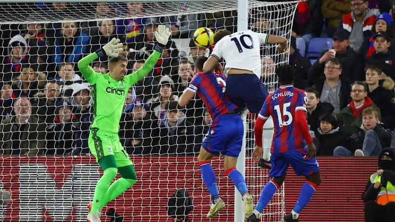 كين يقود توتنهام لفوز كبير على كريستال بالاس