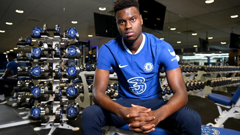 Mercato - Chelsea engage Badiashile pour 7 ans et demi !