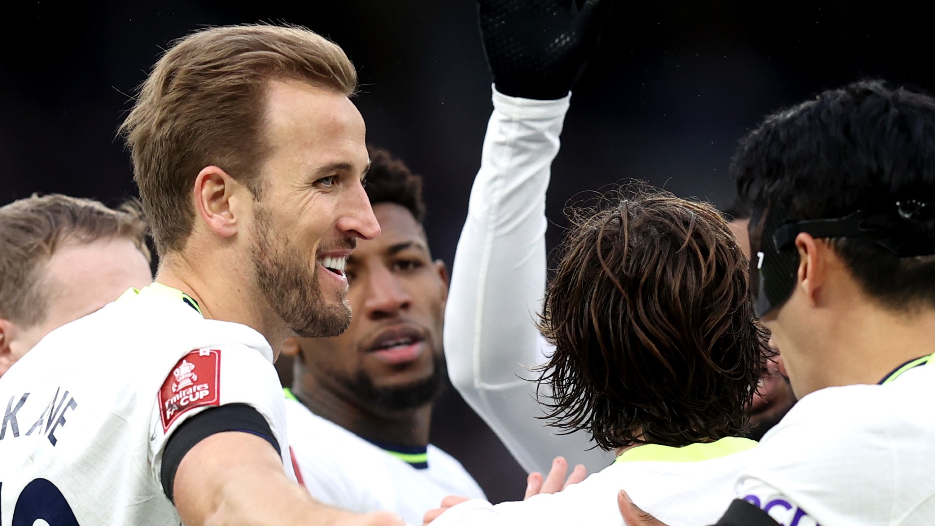 Kane closes in on record to send Spurs through