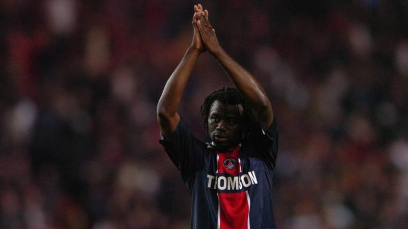 M'Bami, exfutbolista del PSG, murió a los 40 años
