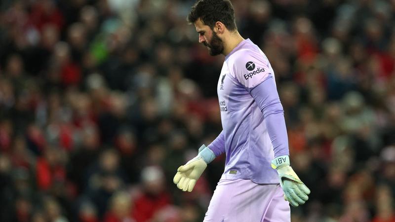 FA Cup : Gonçalo Guedes profite d'une erreur monumentale d'Alisson !