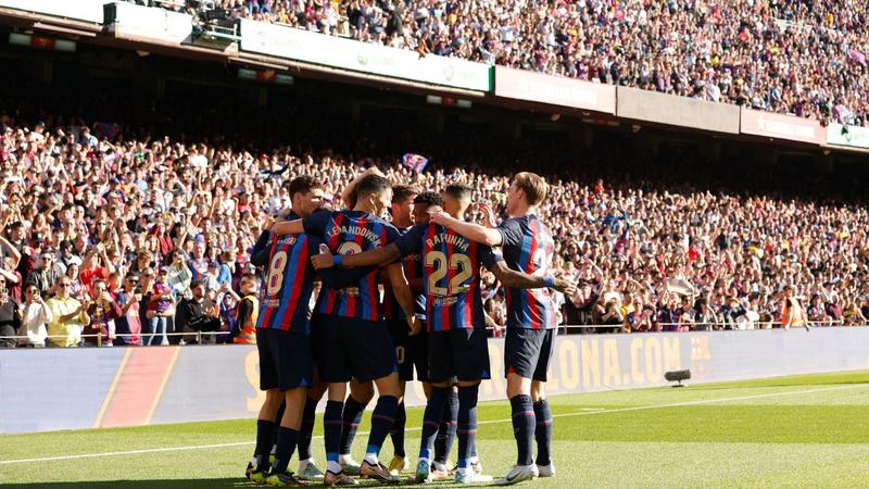 برشلونة يخوض اختباراً صعباً أمام أتليتيكو مدريد