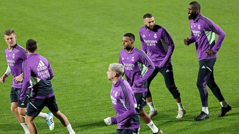 ريال مدريد وفالنسيا يختتمان تحضيراتهما لنصف نهائي كأس السوبر