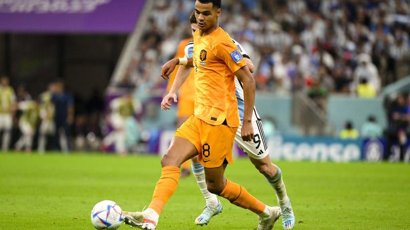 خاكبو رسمياً في ليفربول وقد يخوض أولى مبارياته السبت