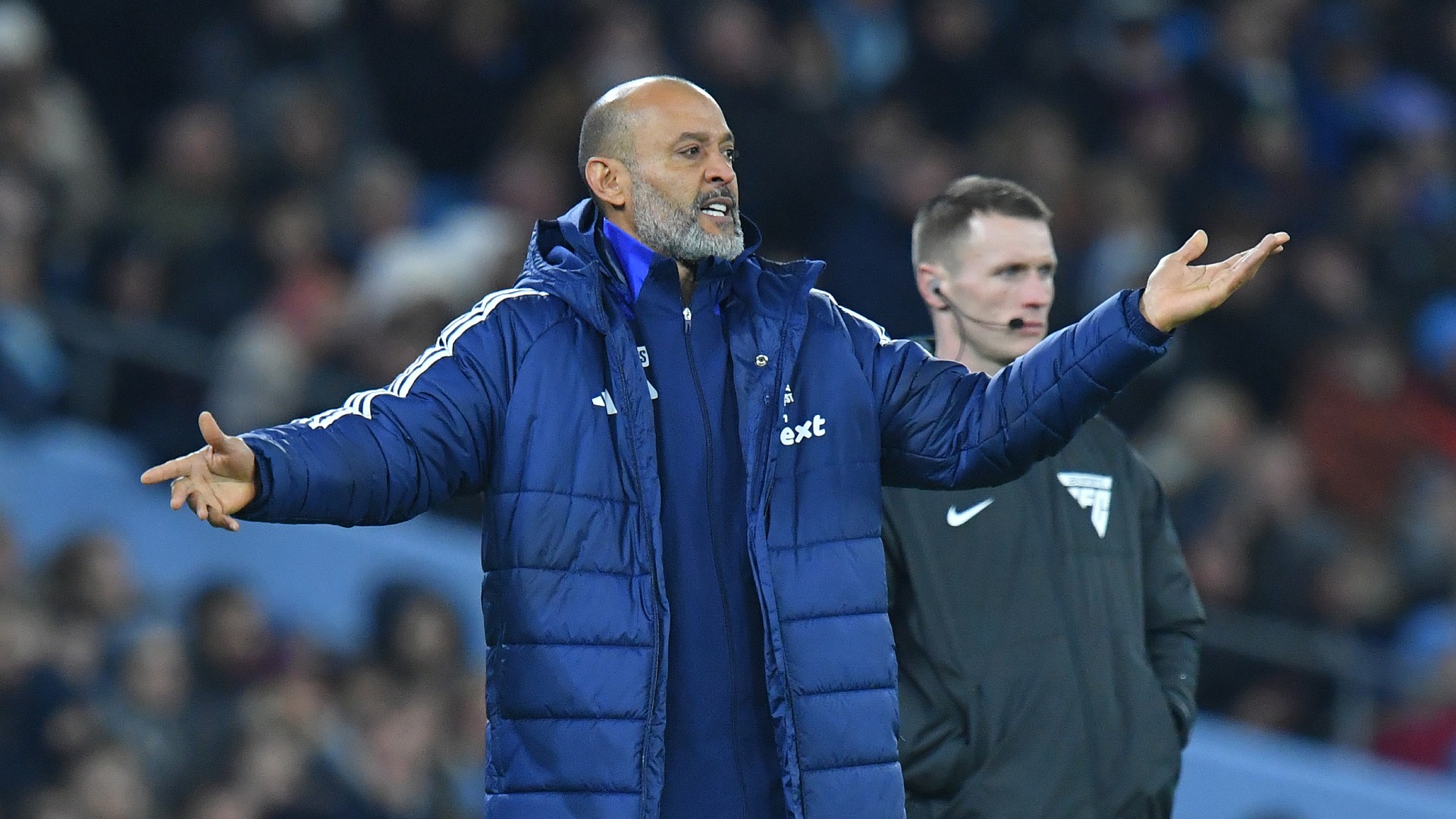 Nuno building something at Forest