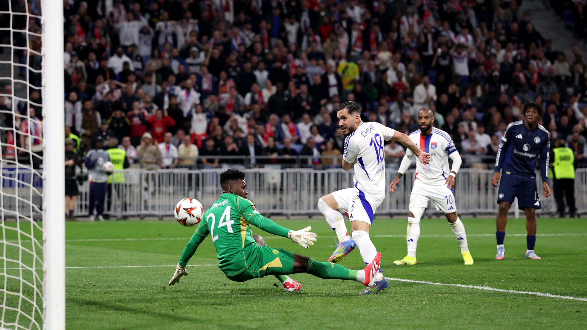 Report: Lyon 2-2 Man Utd