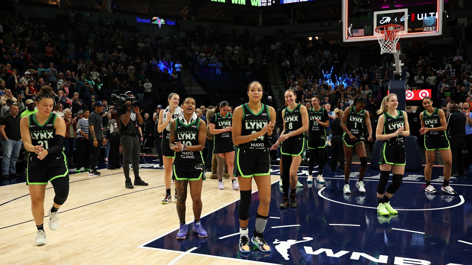 Lynx beat Mercury to stay unbeaten