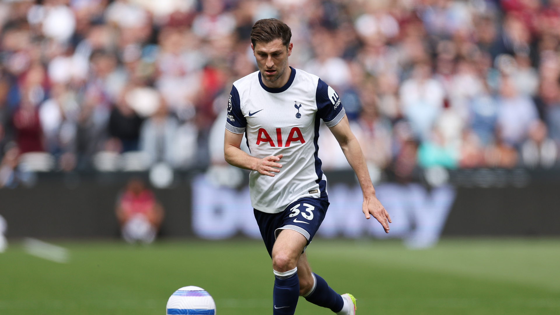 Spurs extend Davies contract