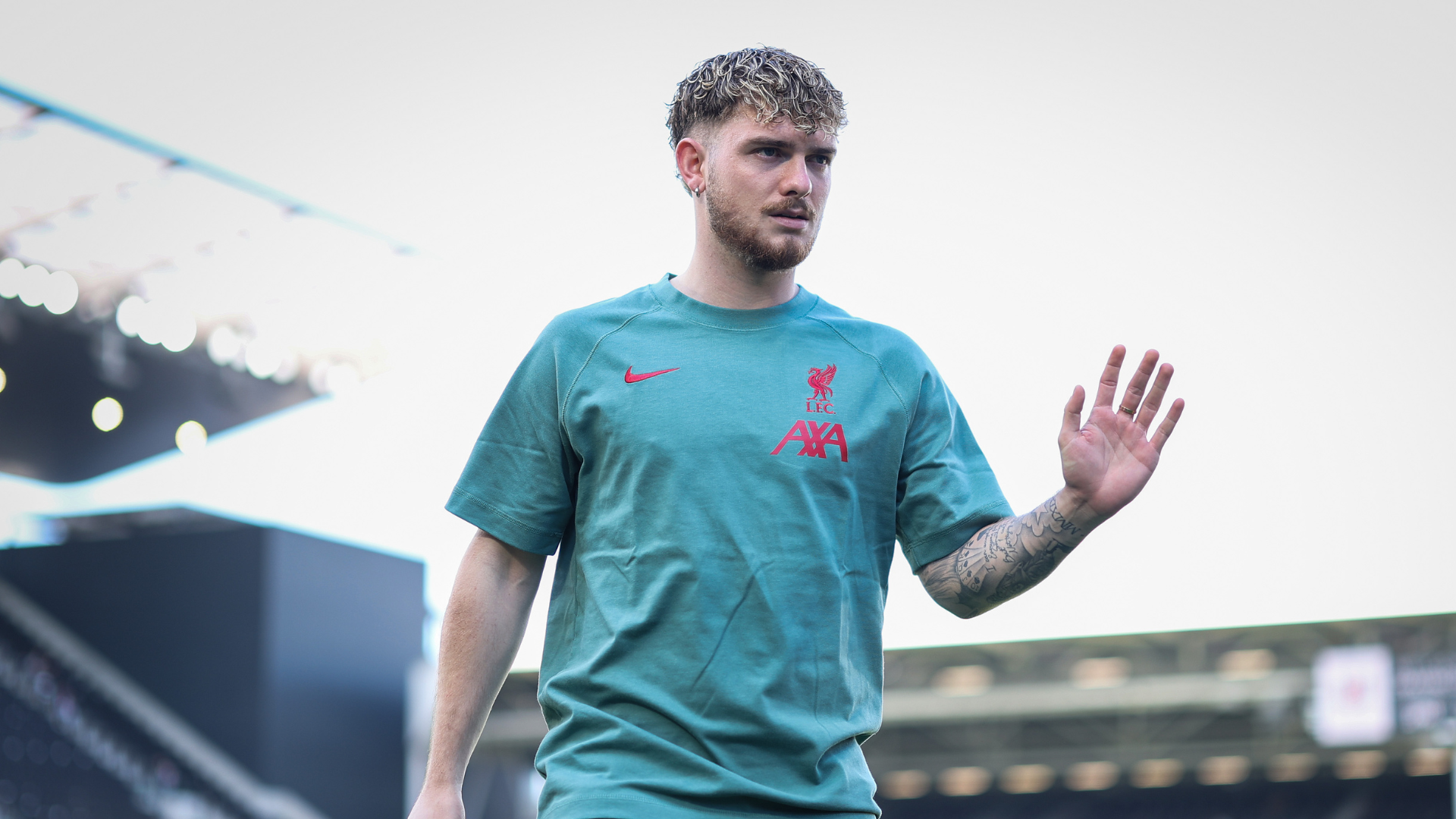 Elliot considering Liverpool exit