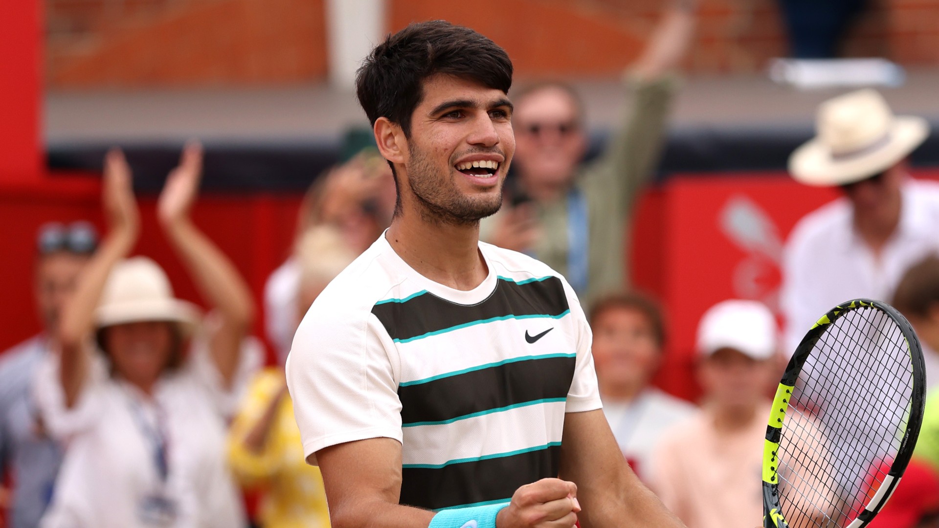 Alcaraz sees off Lehecka at Queen's