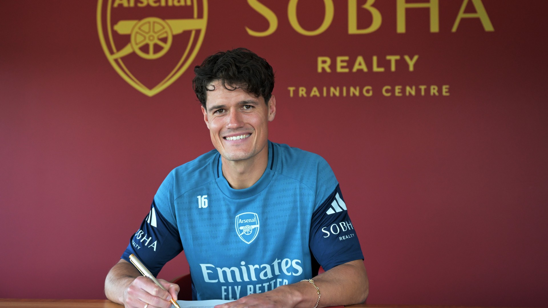 Norgaard signs for Arsenal