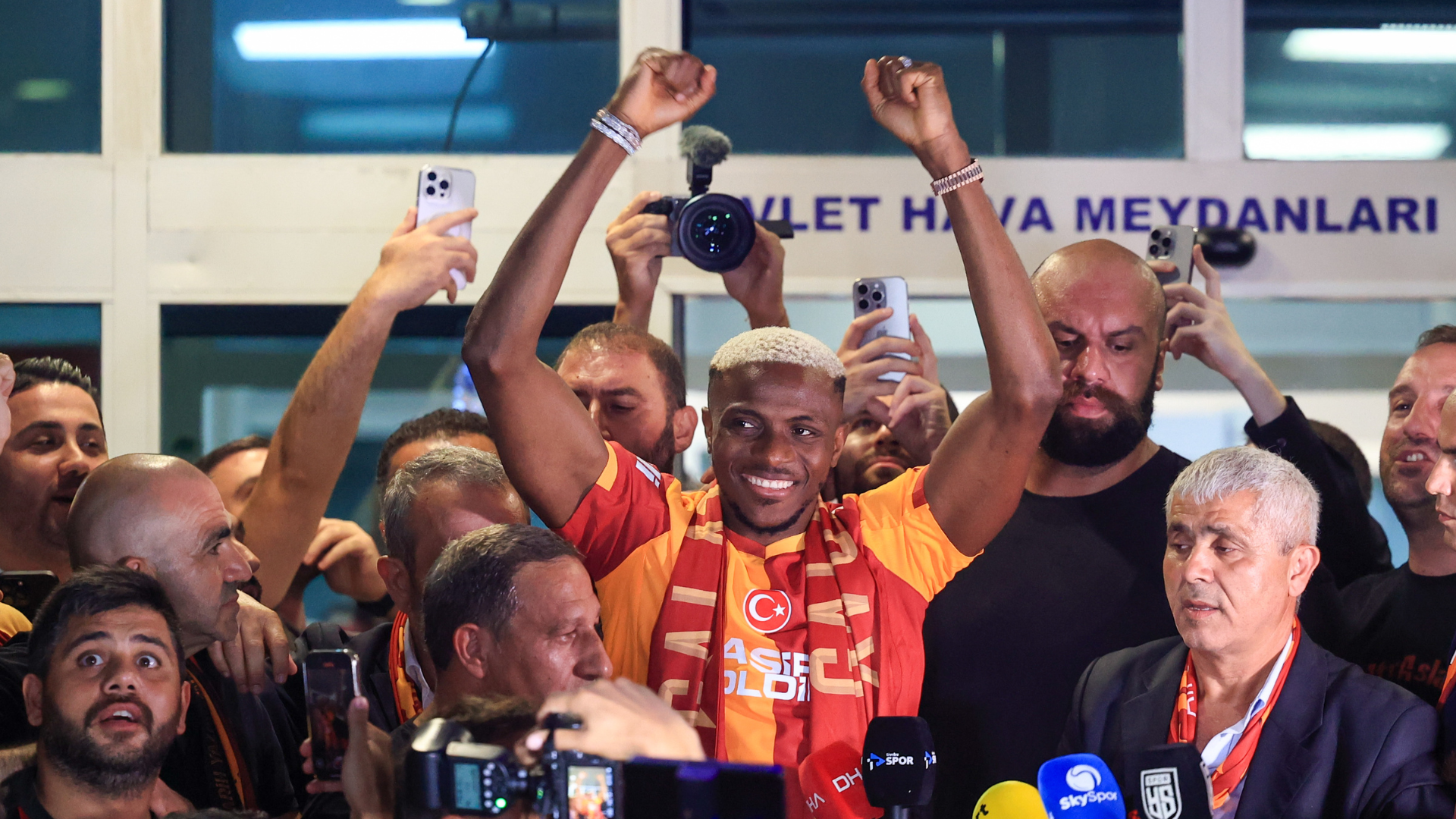 Osimhen signs for Galatasaray