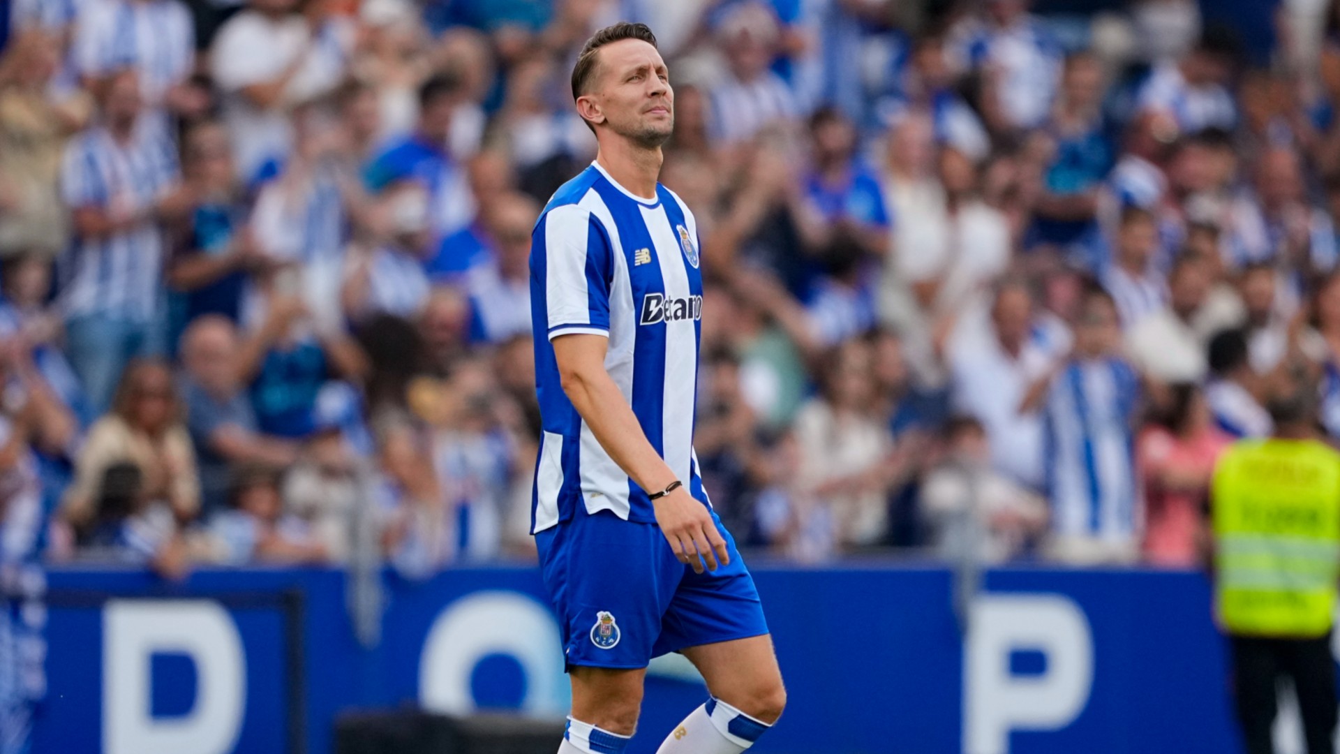Porto sign De Jong, beat Atleti