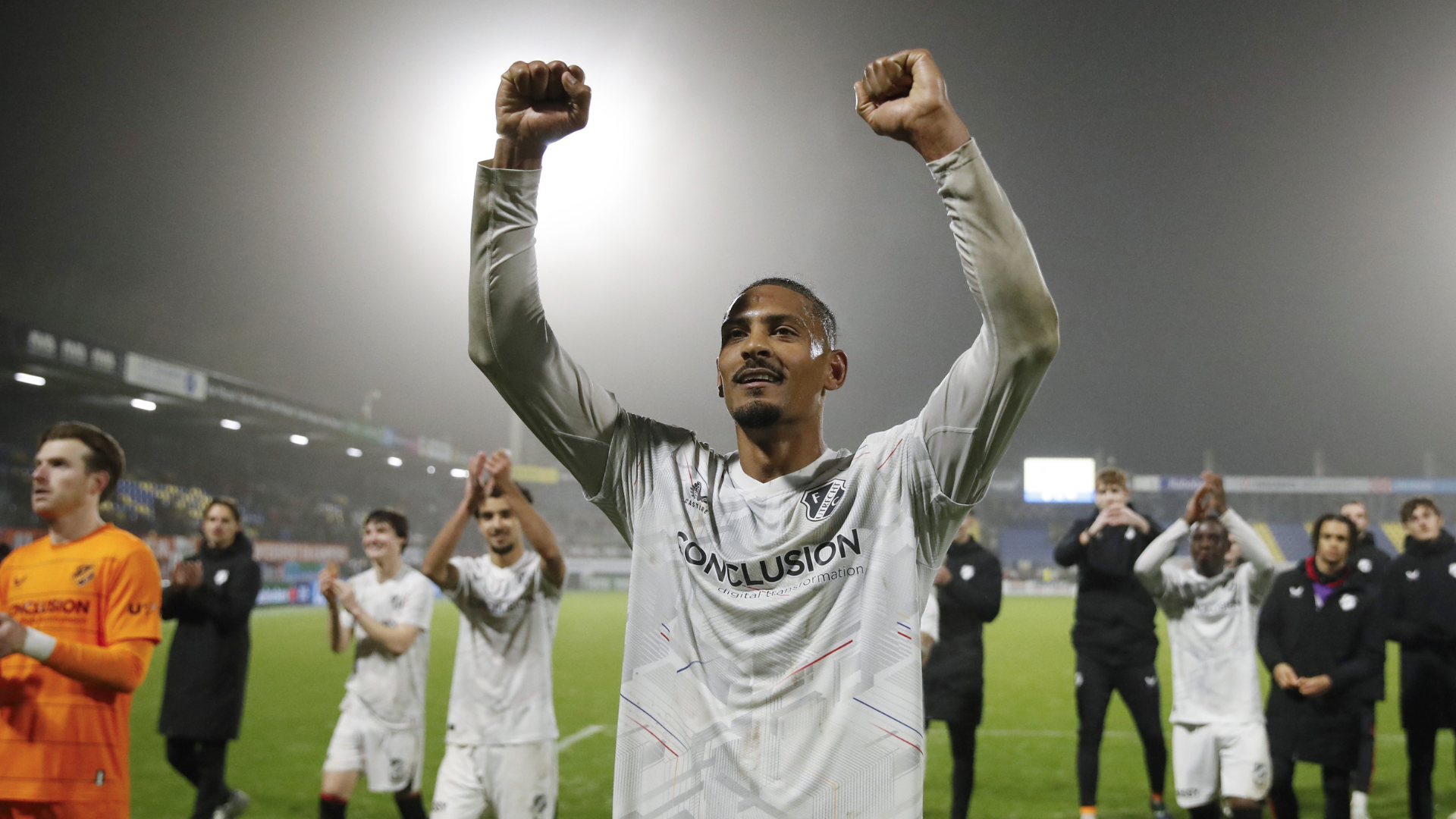 Haller signs for Utrecht