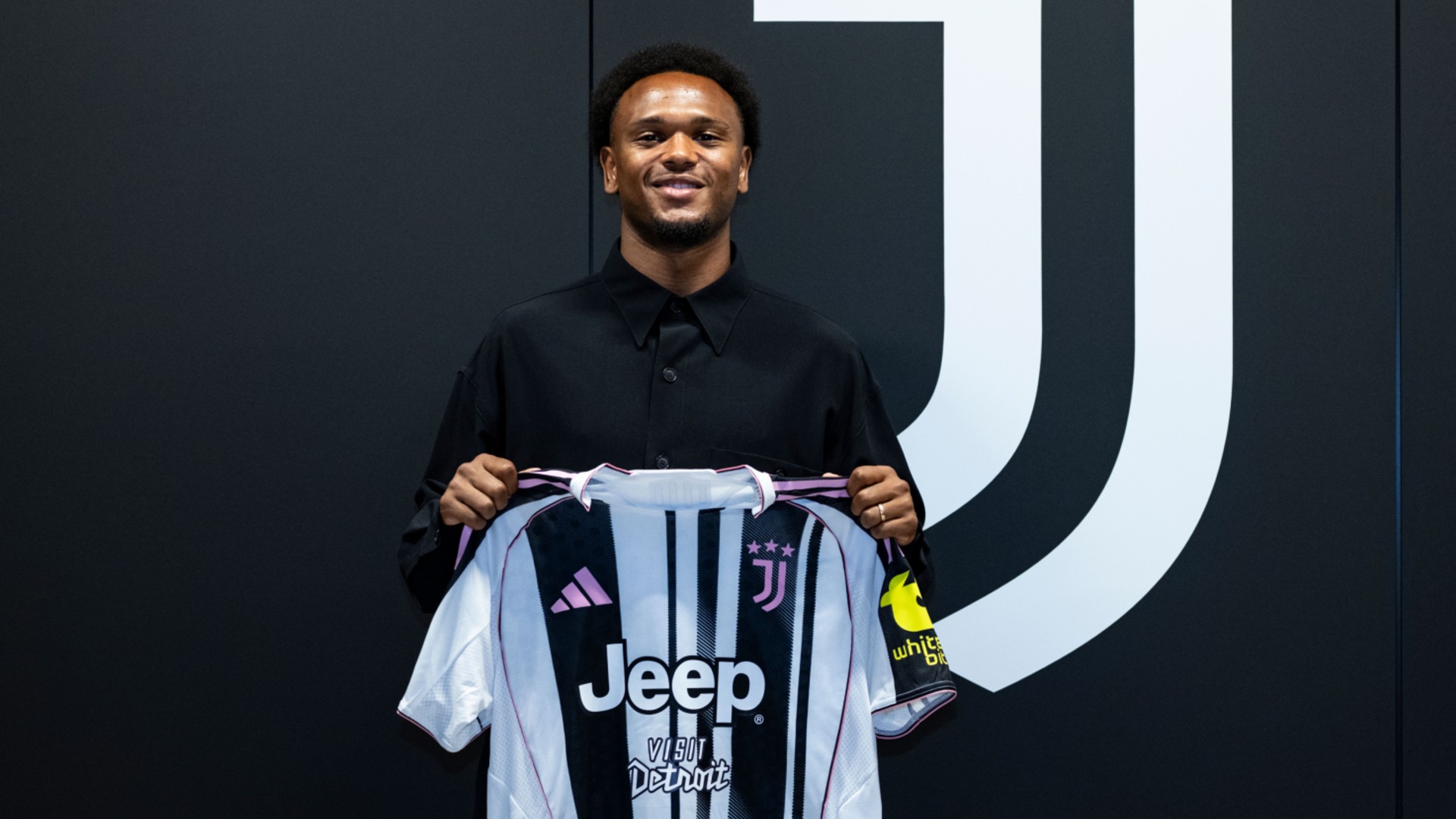 Juventus sign attacking duo