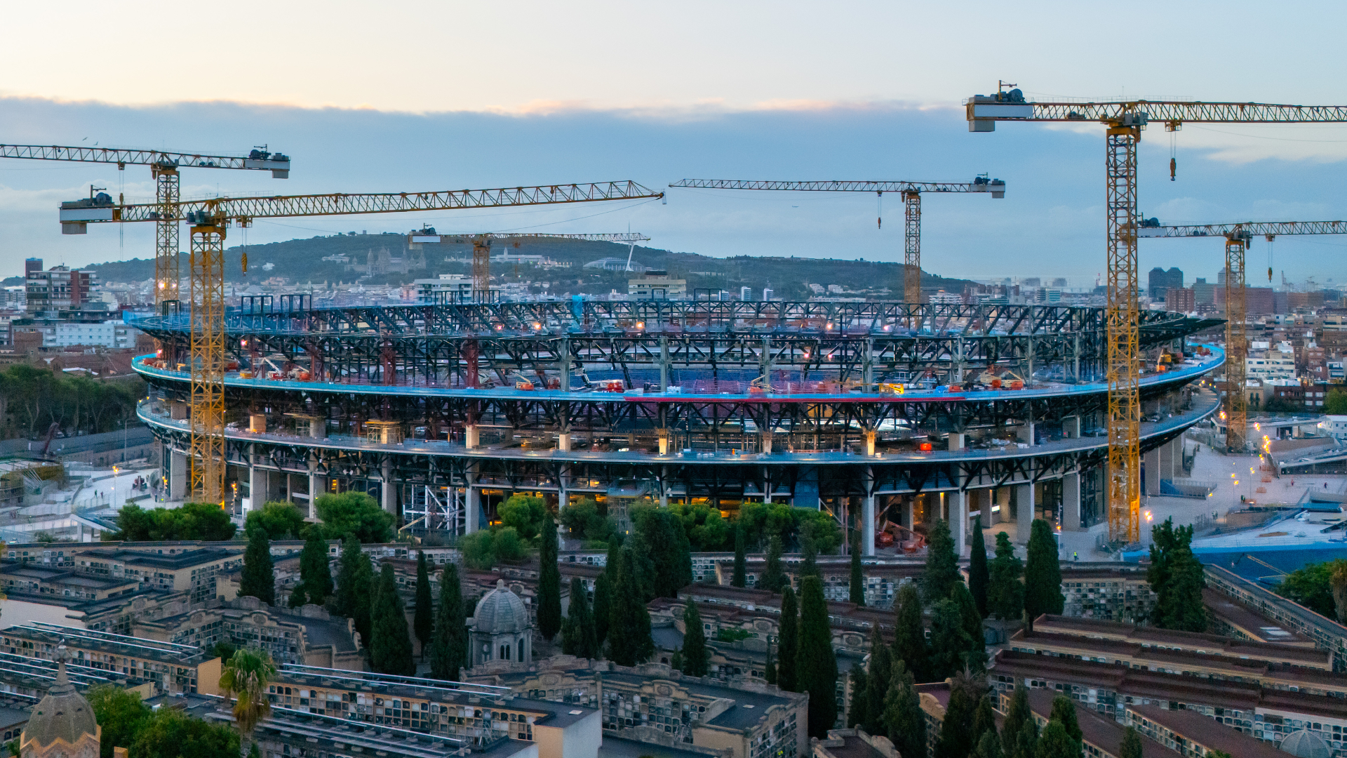 Barca's Camp Nou return pushed back