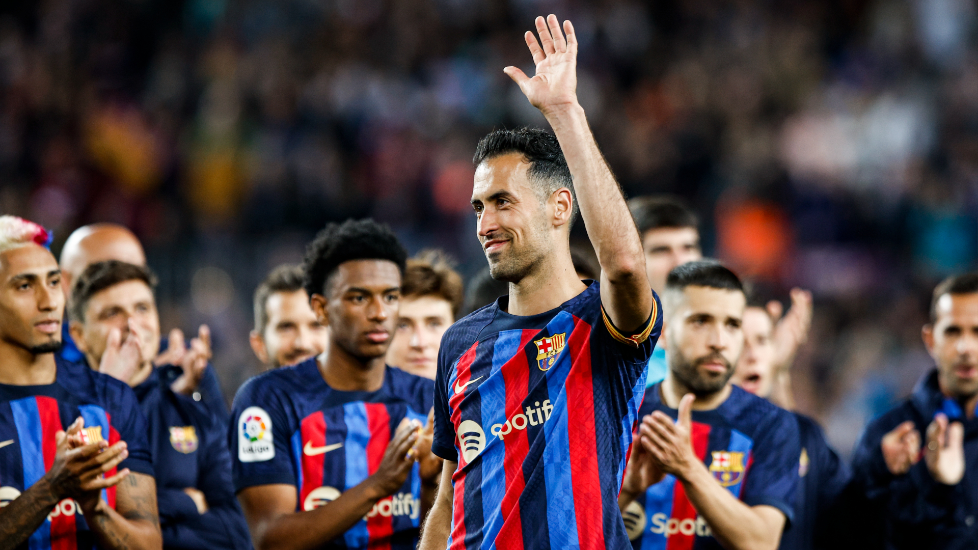 Busquets announces retirement