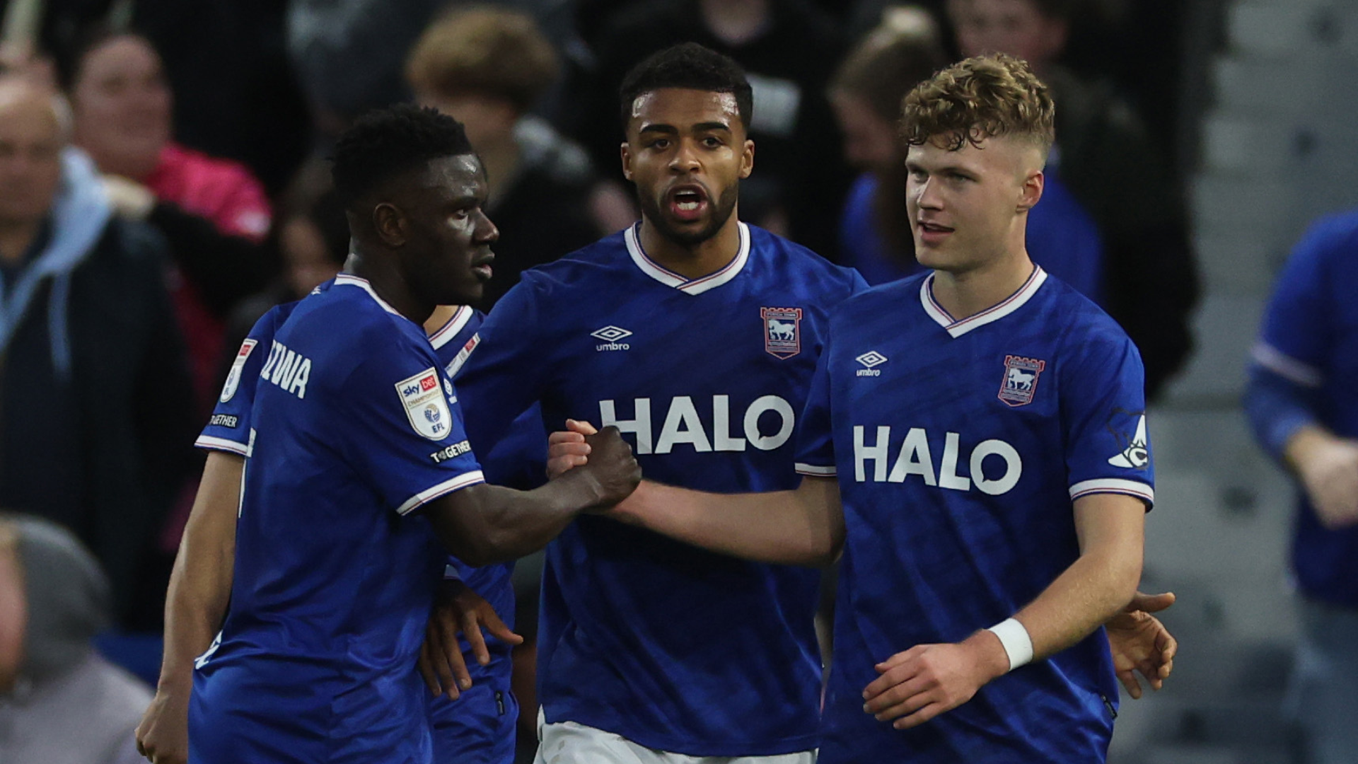 Championship: Ipswich stun Coventry