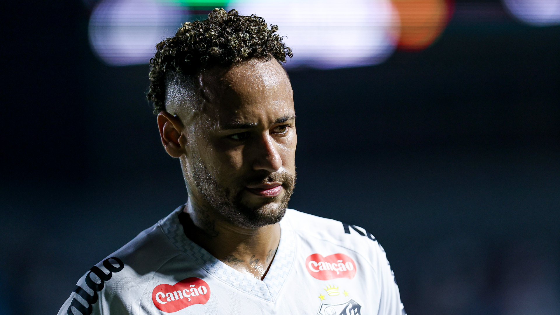 Neymar undergoes knee surgery