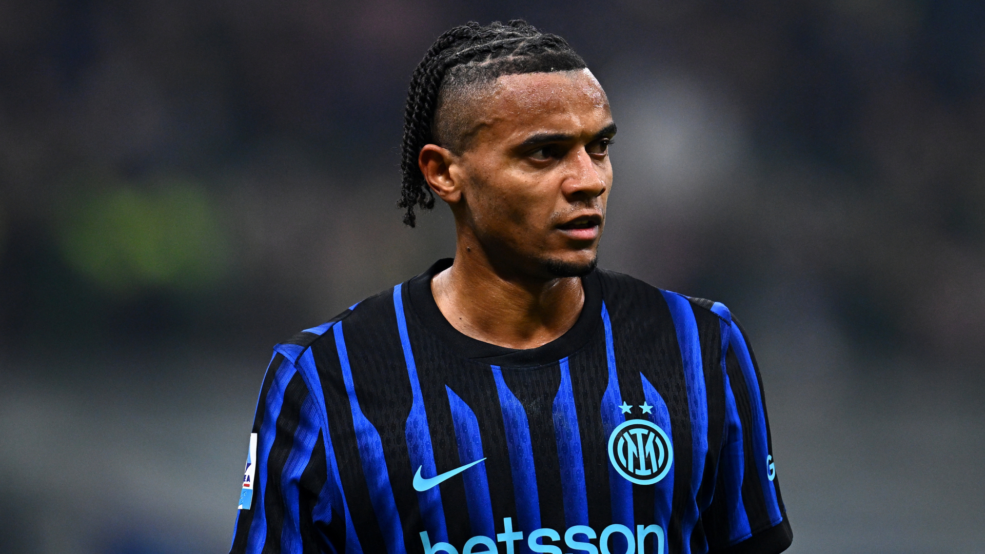 Akanji not returning to Man City