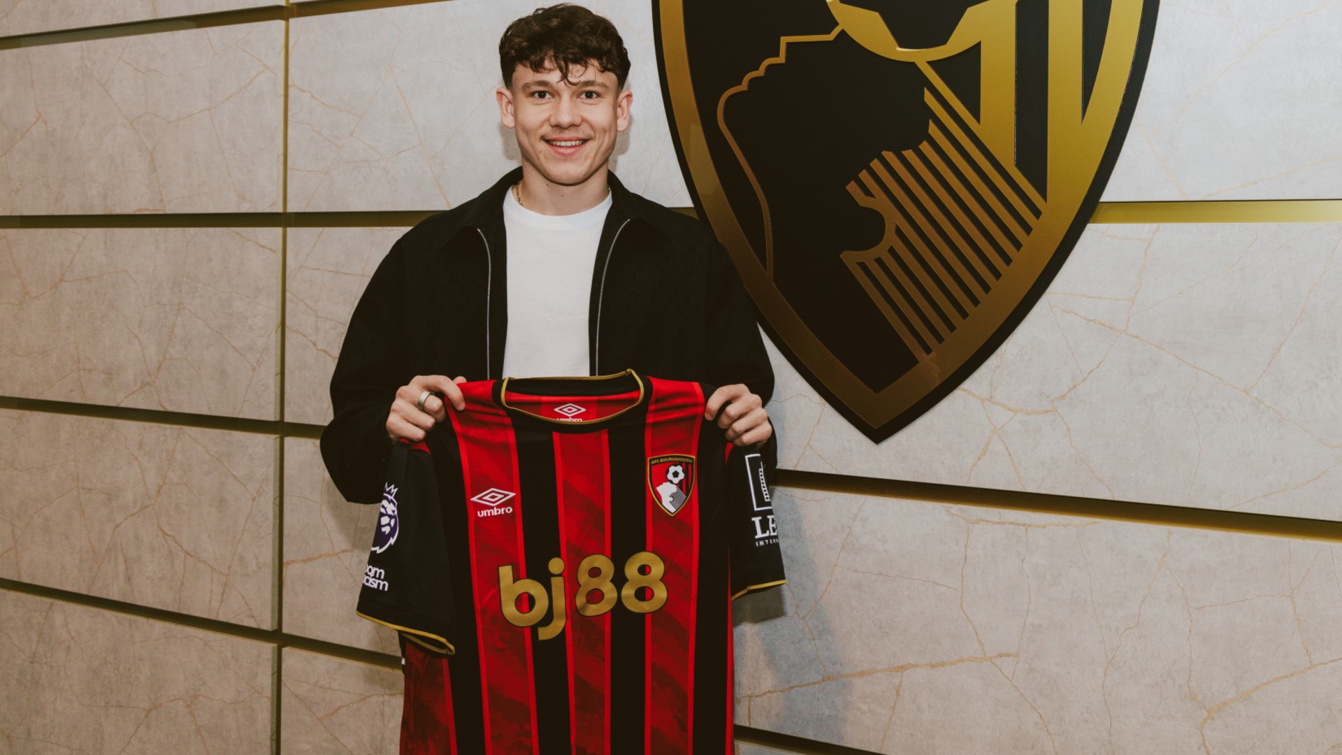 Bournemouth sign Toth