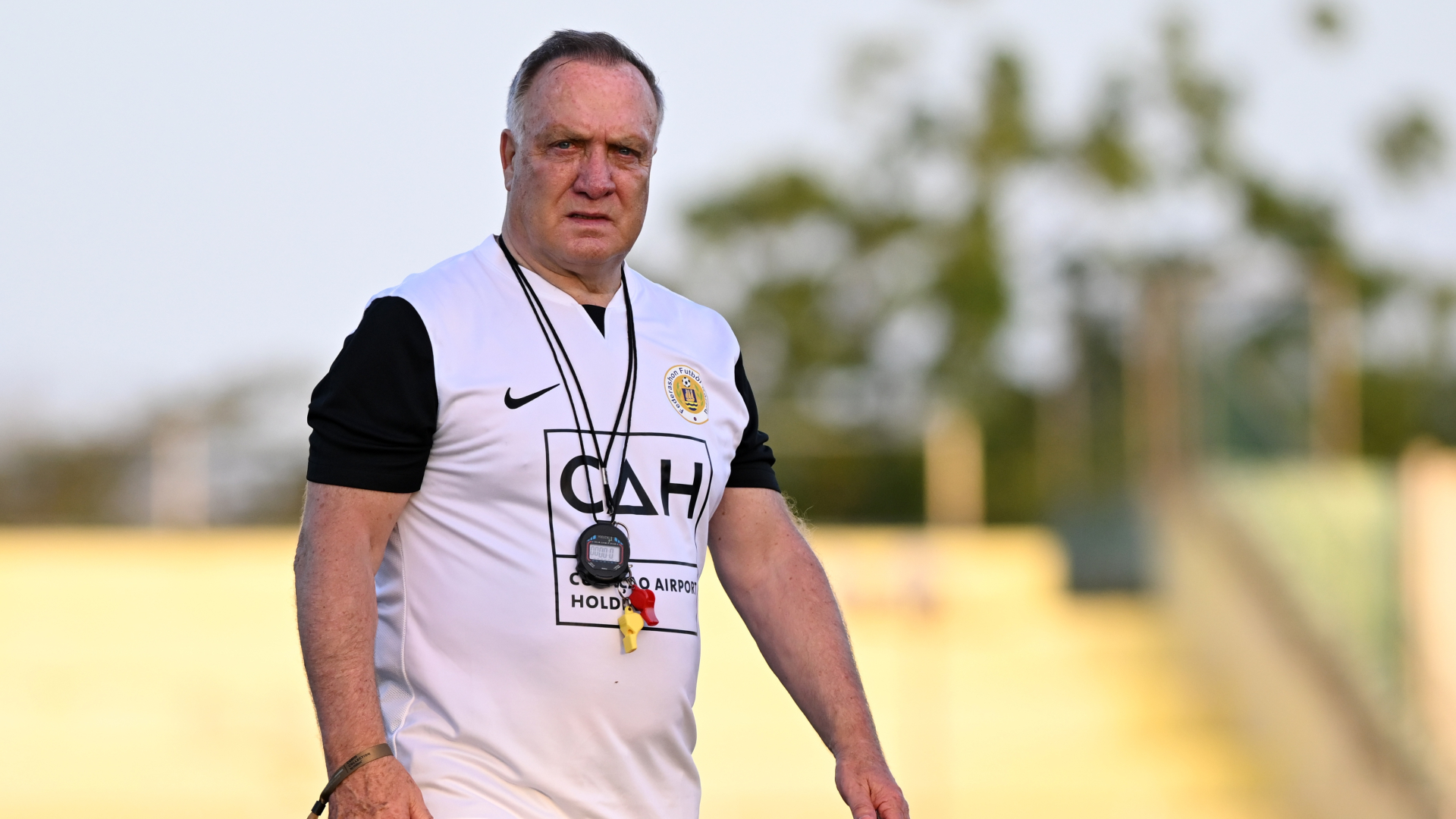 Advocaat leaves Curacao before WC