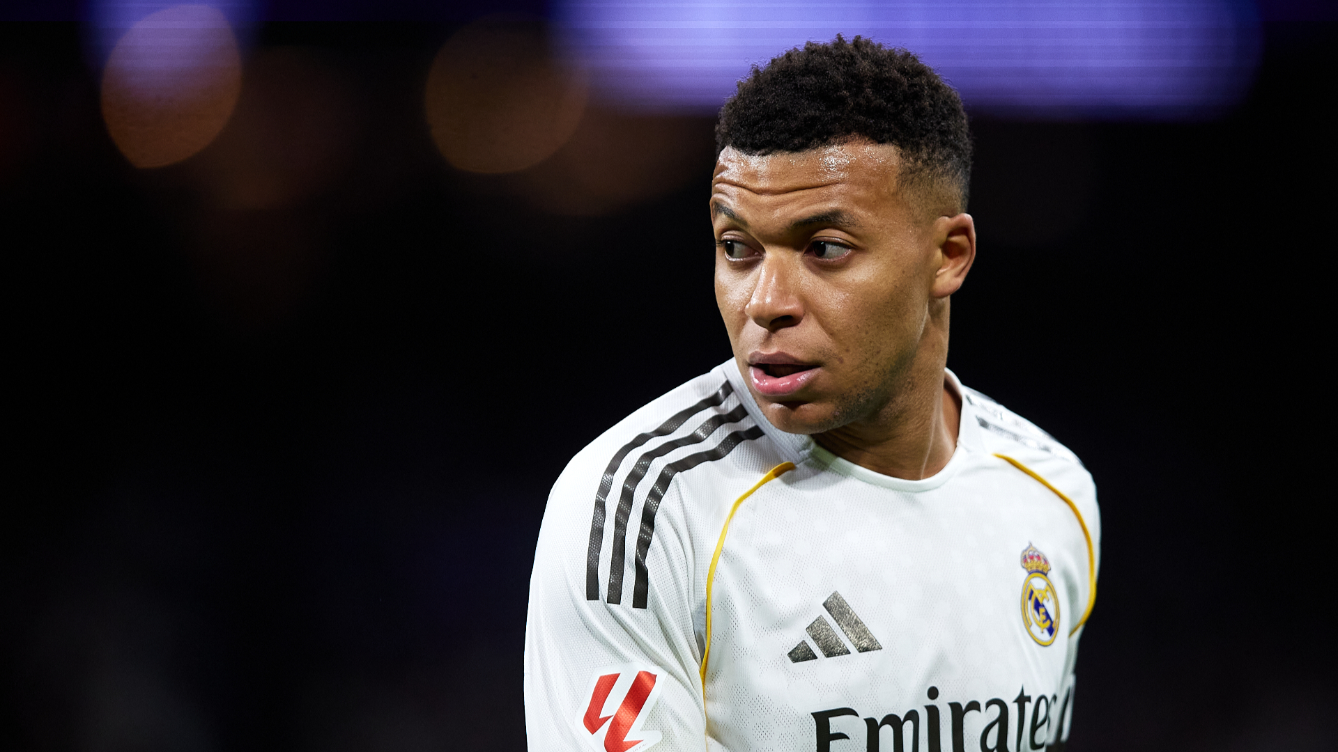 Mbappe not planning knee surgery